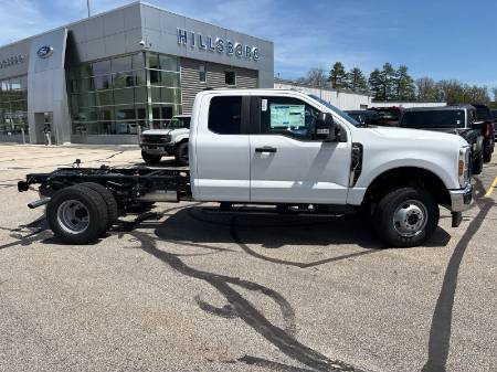2026 Ford Super Duty F-350 DRW XL