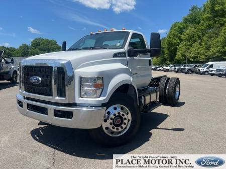 2027 Ford F-750SD Base