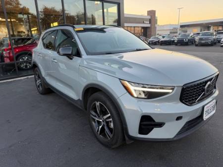 2024 Volvo XC40 B5 Core