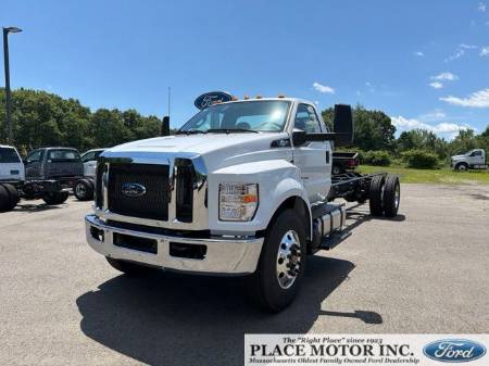 2027 Ford F-750SD Base