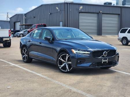 2024 Volvo S60 B5 Plus Dark Theme