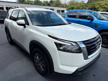 2024 Nissan Pathfinder SV