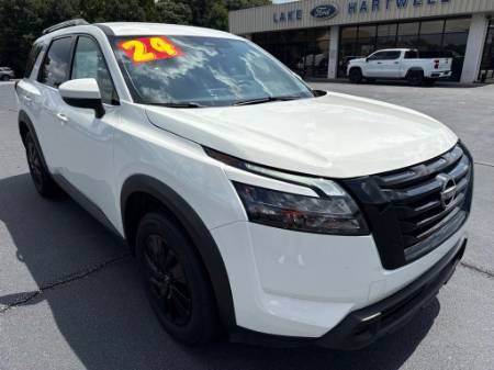 2024 Nissan Pathfinder SV