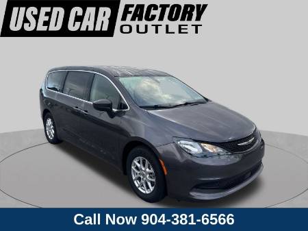 2022 Chrysler Voyager LX