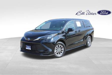2025 Toyota Sienna LE