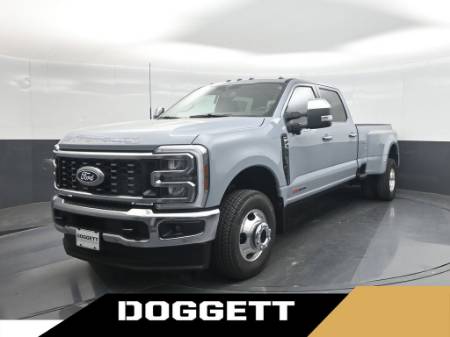 2027 Ford Super Duty F-350 DRW LARIAT