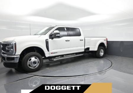 2027 Ford Super Duty F-350 DRW LARIAT