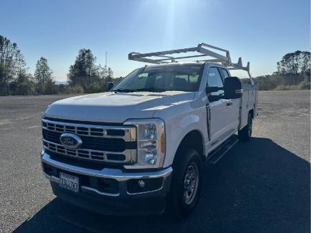 2023 Ford Super Duty F-350 SRW Chassis Cab XL