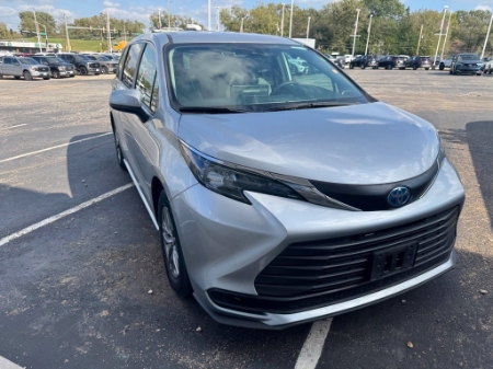 2025 Toyota Sienna LE