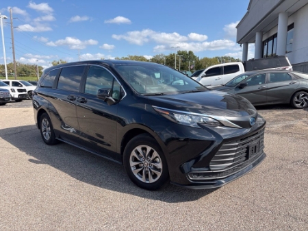 2025 Toyota Sienna LE