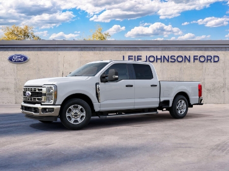 2027 Ford Super Duty F-350 SRW XLT